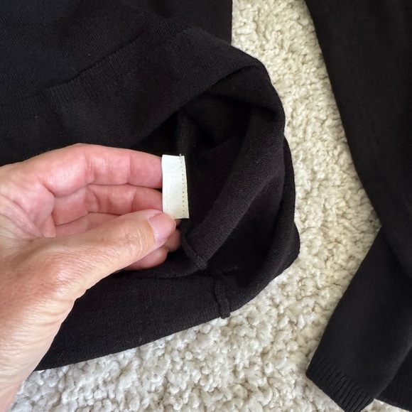 Armani Exchange A/X Wool Black Long Sleeve V-Neck Top XS or small - Picture 6 of 10